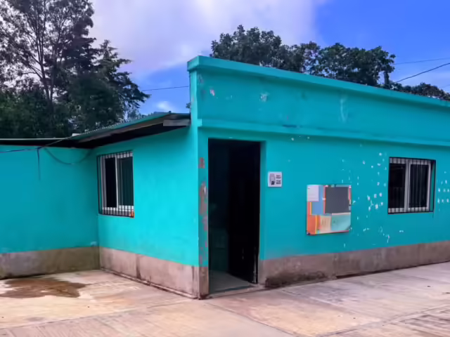 Exterior of the original building of The Little Mountain School in Joya Honda, GT